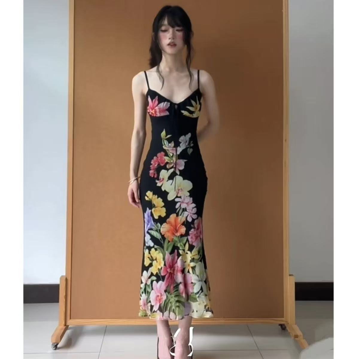 Tropic Strap Vintage - レトロなトロピカルフラワーホルターネックドレス 女性用 夏のビーチホリデー ウエストを引き締めるロープ付き スリムドレス ラップヒップスカートドレス